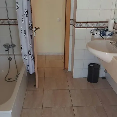 Madronal Apartments *